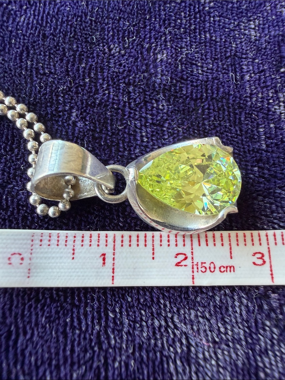 925 sterling silver necklace with large green sparkling stone - Picture 9 of 10